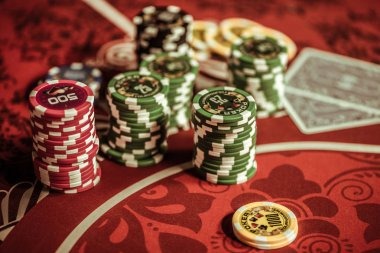 gladiator88 app live roulette table and withdrawal screen on mobile device